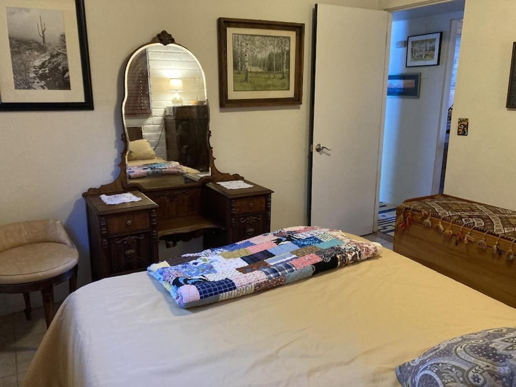 Casa Azul - Cute Centrally Located Adobe With Large Fenced Outdoor Living For Pets And Adults, Non-Smoking Tucson Luaran gambar